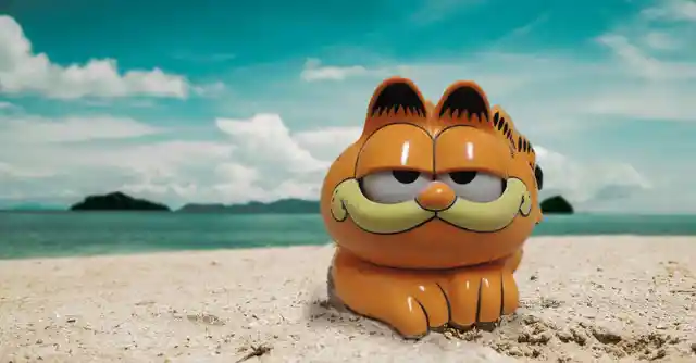 30-Years-Old Mystery of Garfield Phones Washing Ashore Finally Gets Solved