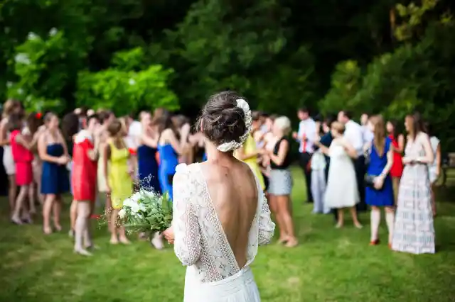 This Bride Read Her Cheating Fiancé’s Texts At The Altar Instead of Her Vows