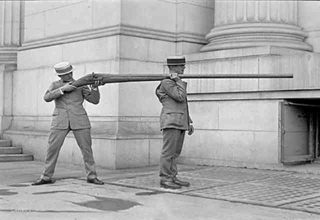 32. Punt gun, capable of killing upwards of 50-100 birds in a single shot, 1800s.