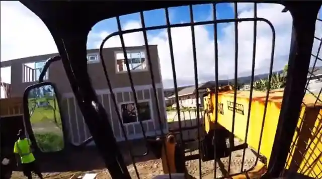 Construction Worker Sick Of Mom Blocking His Truck Puts His Skills To Work