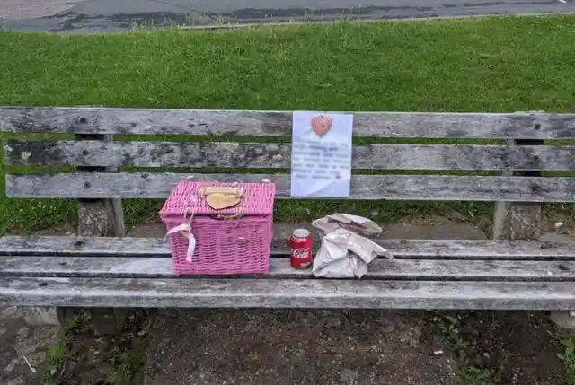 Man Leaves Behind A Note on A Park Bench, Its Content Goes Viral