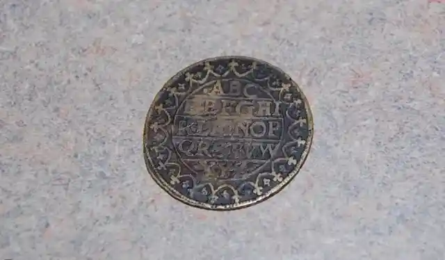 Police Rush To House After Girl Old Finds Rare Coin In Backyard