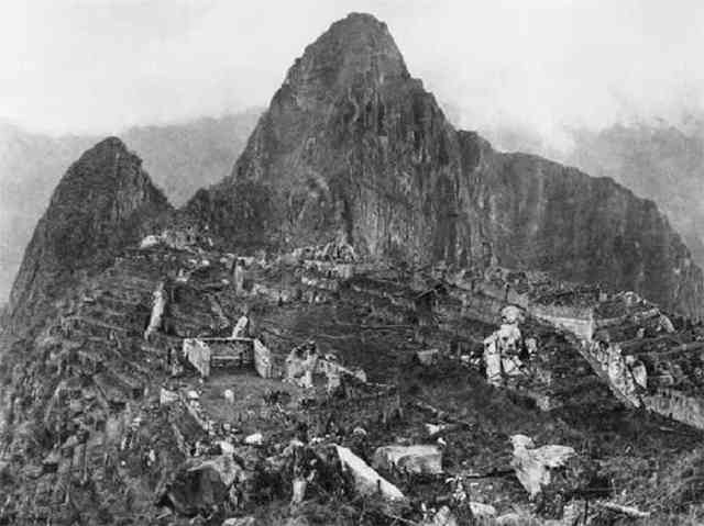 Ano de 1912. A primeira foto após a descoberta de Machu Picchu.