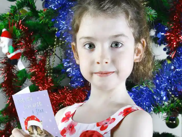 Girl Finds Cry For Help Inside Her Christmas Card, Acts Fast When She Learns Who The Author Is