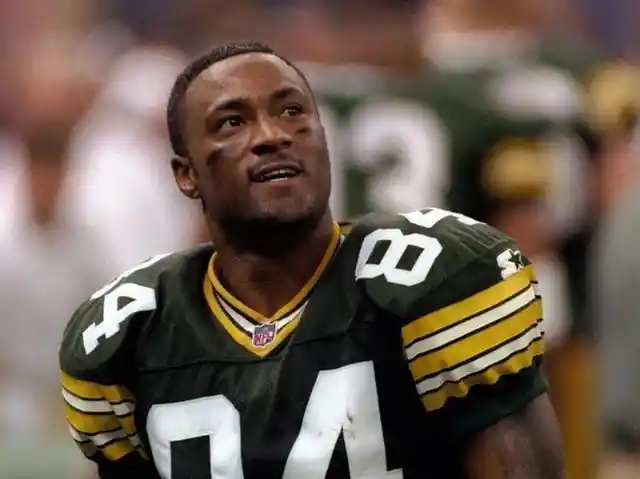 22 NFL Players Who Hit Rock Bottom