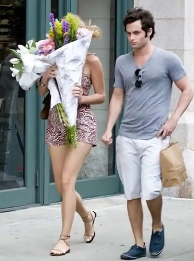 Blake Lively Making Use Of Her Bouquets