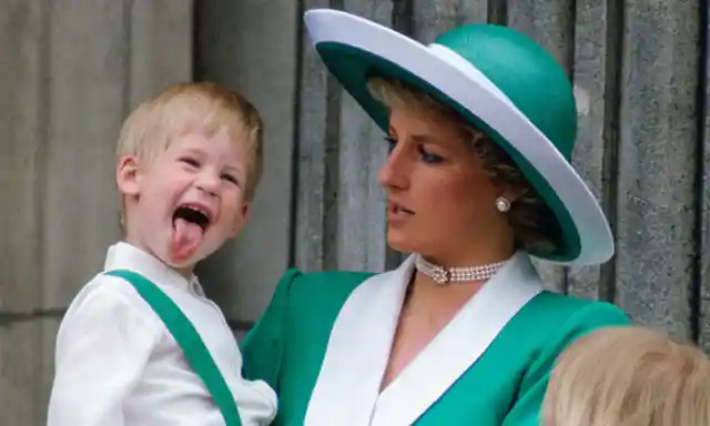 Hilarious Photos Of The Royal Family Caught Being Quite Un-Royal