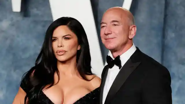  Lauren Sanchez fiancé to Amazon's Jeff Bezos