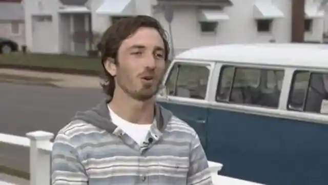 Teen Leaves Note On Stranger's Van, and Eight Years Later Receives The Strangest Phone Call