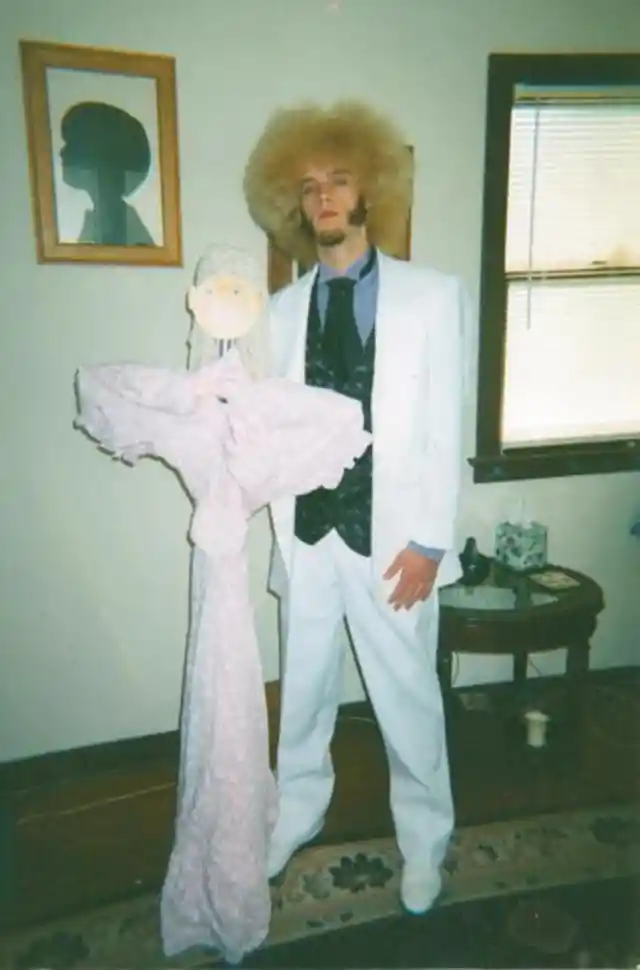 Awkward Prom Photos That Will Make You Happy You’re Not Still in High School