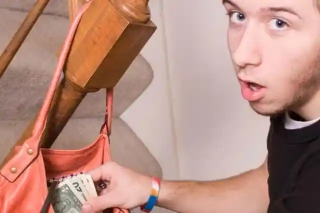 Teenager Takes Money Out of Mom’s Wallet, Did Not Expect It End This Way