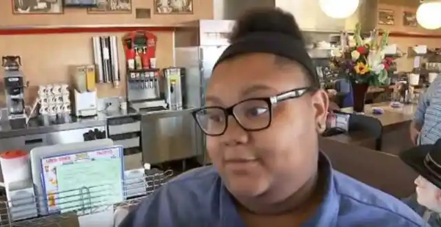 Waffle House Waitress Had No Idea She Was Being Filmed By A Customer