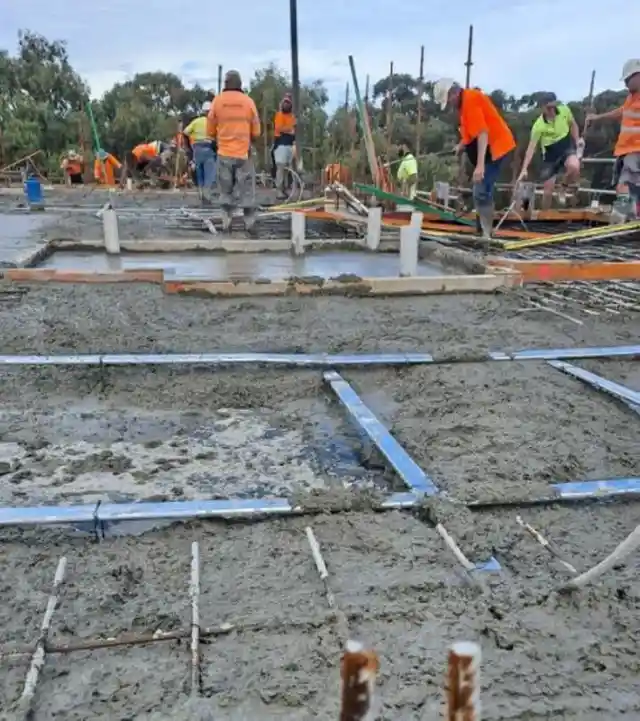 Construction Worker Sick Of Mom Blocking His Truck Puts His Skills To Work