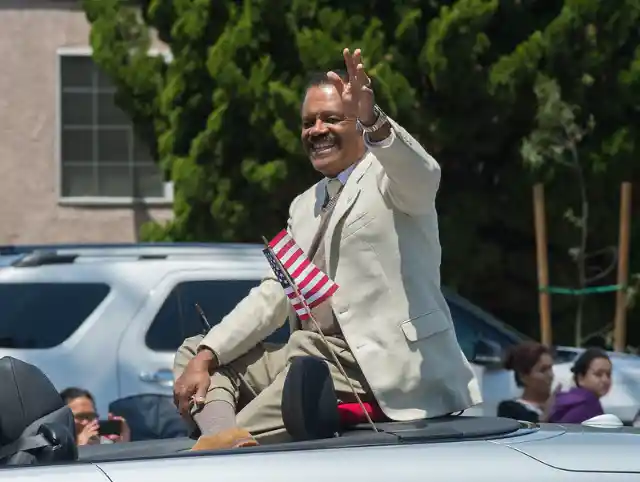 Ted Lange (Bartender Isaac Washington)