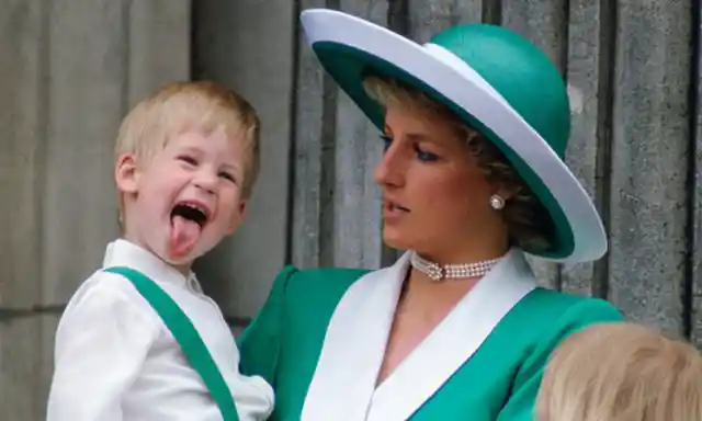 Hilarious Photos Of The Royal Family Caught Being Un-Royal