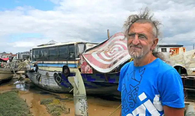 Houseboat, Britain