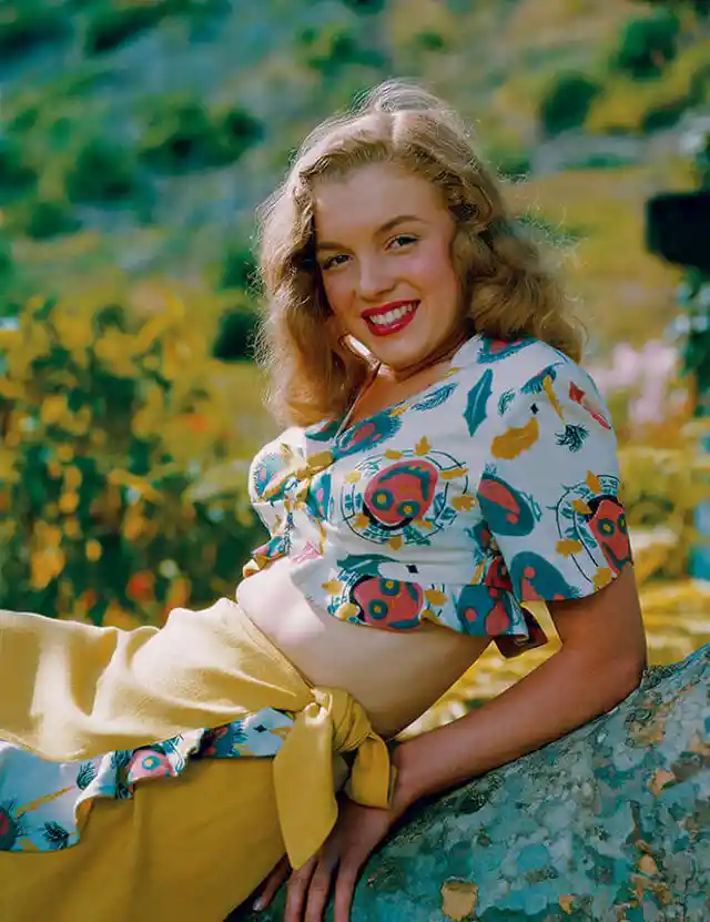 Marilyn Monroe In A Yellow Skirt