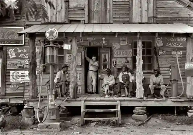 ‘Old Gold’, Country Store, 1939