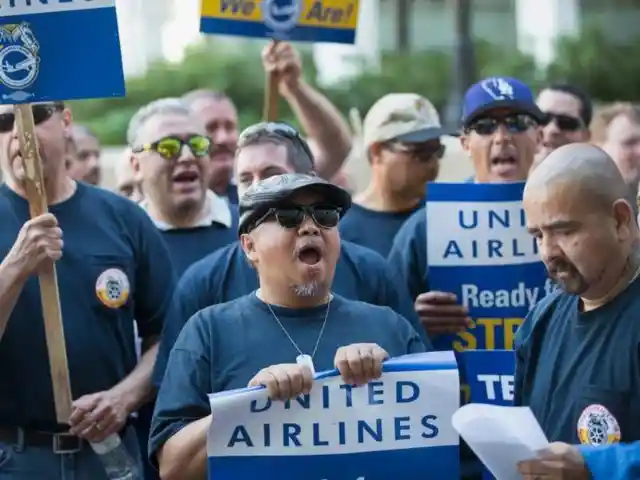 United Airlines Had The Worst Year Ever, Here's Why