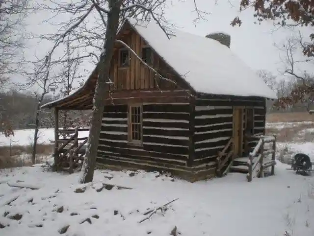 Taking a look at the drastic changes between the $100 cabin Richard originally purchased and what he built, in the end, is unbelievable. It doesn’t even appear to be the same structure. The inside is even more of a remarkable change….