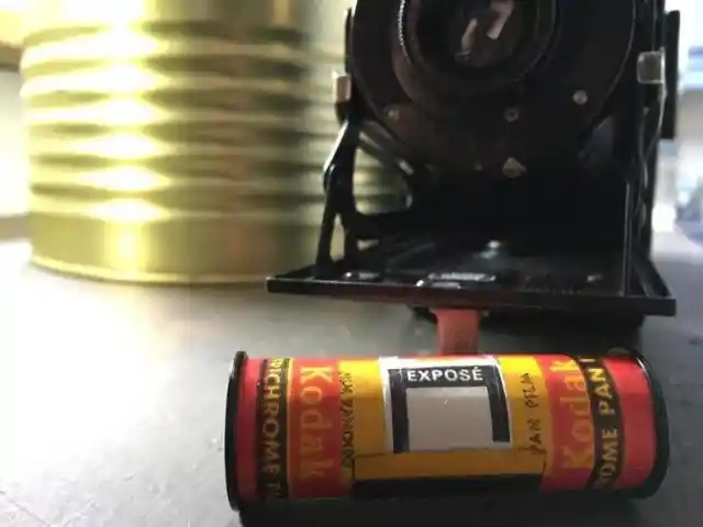 Man Finds A 1929 Camera, Finds 89-Year-Old Piece Of History Inside It