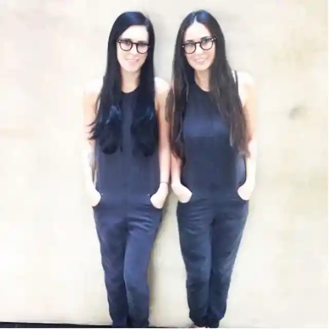 50 Moms Post Photos With Their Daughters And People Can Barely Tell Them Apart