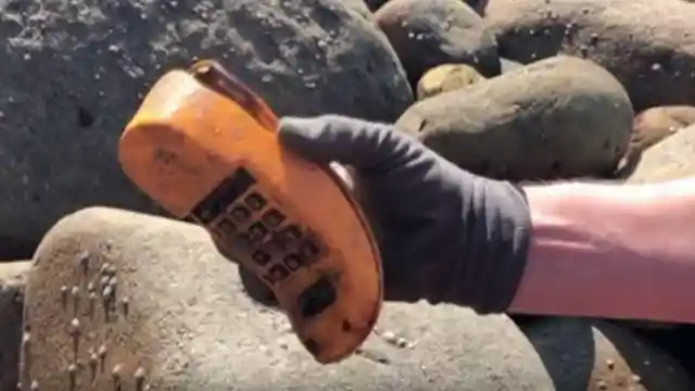 30-Years-Old Mystery of Garfield Phones Washing Ashore Finally Gets Solved