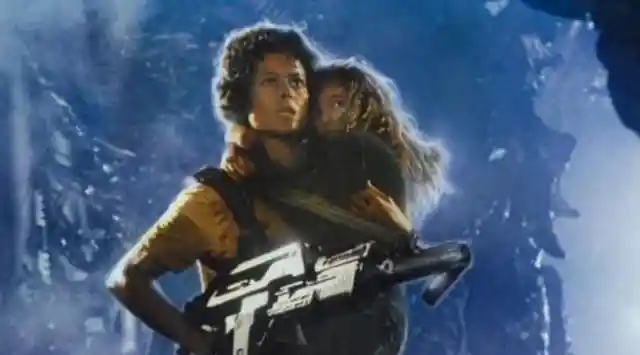 Ellen Ripley fights aliens who have come to take over the moon colony she is on.