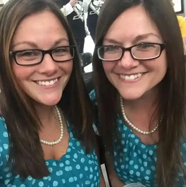 50 Moms Post Photos With Their Daughters And People Can Barely Tell Them Apart