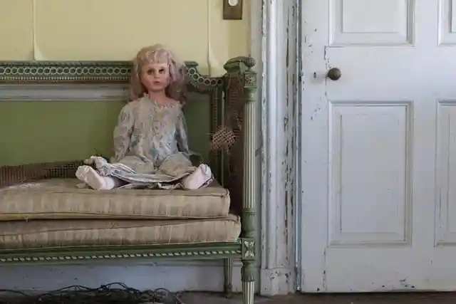 Take A Look Inside This New York Mansion That’s Been Abandoned For Nearly 50 Years