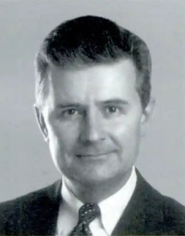  Fred Grandy (Yeoman-Purser Burl 'Gopher' Smith)