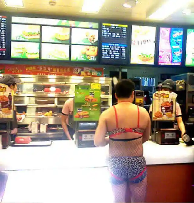 McDonald’s Is The Most Unpredictable Place Ever And Here Are 30 Reasons Why!