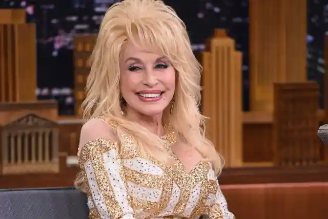 Dolly Parton Surprises Volunteer