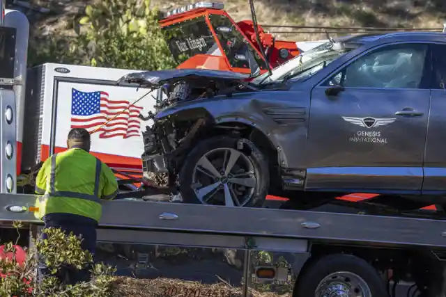 Tiger's SUV Is a Complete Wreck
