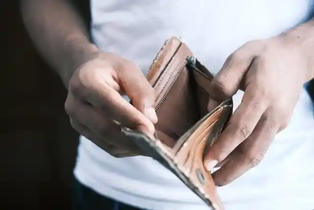 Thief Steals Wallet, But After Looking Inside He Hurriedly Goes Straight To The Cops