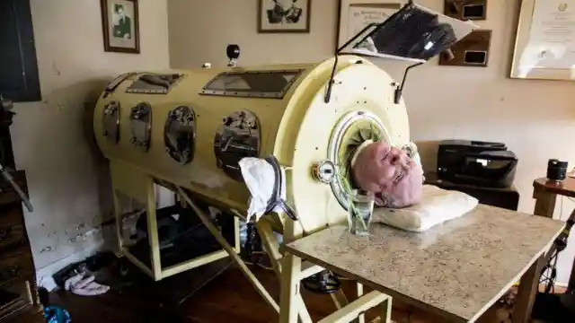 This Lawyer Is One Of The Last People Alive Who Still Uses An Iron Lung
