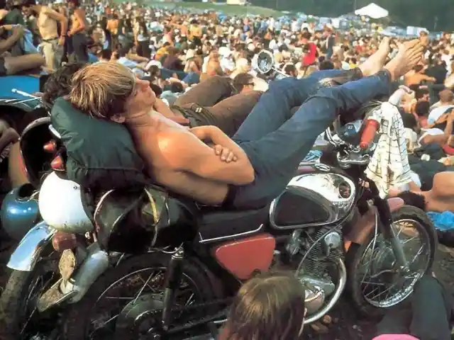 30+ Rare Photos From Woodstock