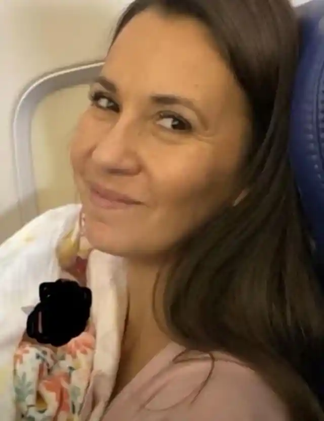 Flight Attendant Ducks Into Cockpit To Let Pilot Know That Couple Has Baby On Board