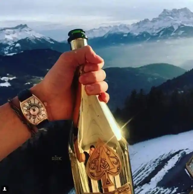 Gold-plated champagne (with a view)