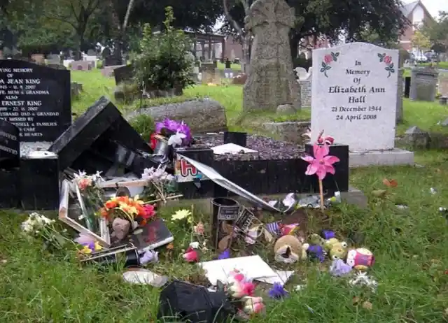 Stranger Knocks On Their Door, Devastated Family Rushes to The Cemetery