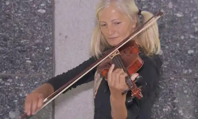 Celebrities Are Taking Notice Of This Homeless Woman's Song That's Gone Viral Online