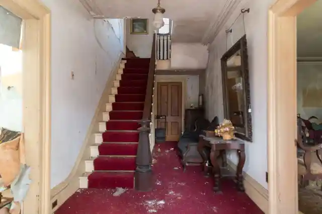 An Abandoned Long Island Farmhouse Sat Untouched For Forty Years… Until Now