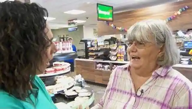 Woman Pays For Man's Groceries, Then Discovers Who He Is