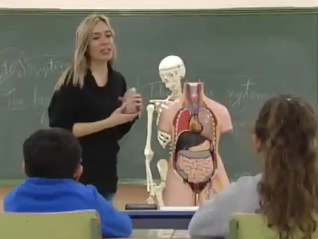 Teacher Wears Skin-tight Bodysuit During Class, Everyone Thinks It Took Real Guts To Do It