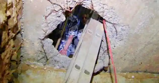Man Hears Strange Noises In Wall, Looks Inside And Realizes Mistake