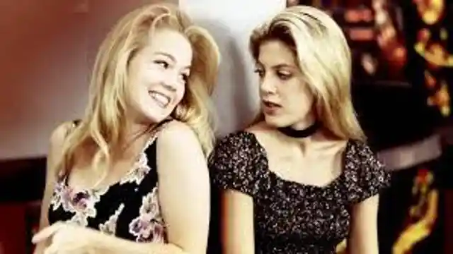 17+ Hidden Facts You Didn't Know About 'Beverly Hills, 90210′
