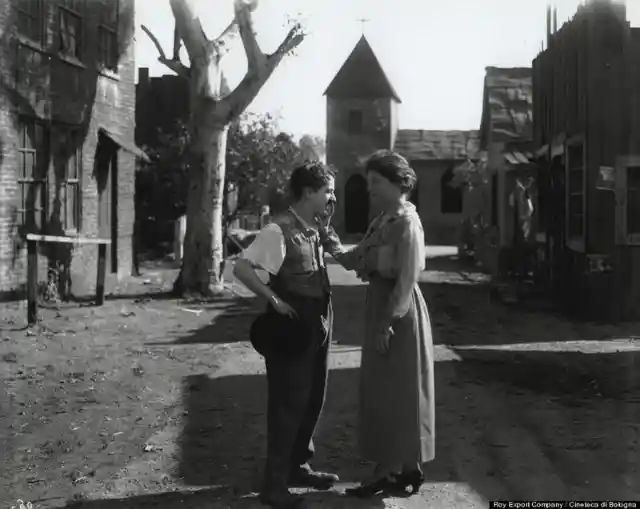 8. Hellen Keller meets Charlie Chaplin, 1919.
