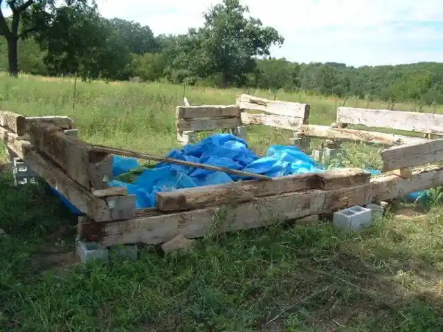 Richard wanted to “remain true to the spirit of the original construction,” but that proved quite difficult. For one thing, they reached bedrock at about six feet below the ground, so they needed to build the cabin a few feet above the ground.