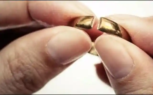 Woman Brings Old Mother's Ring To Jeweler, Then He Tells Her Real Price