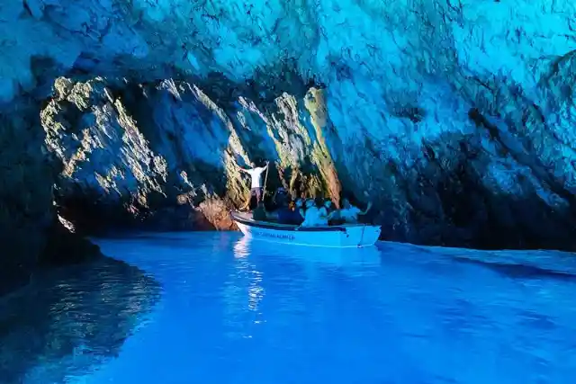 10 World’s Most Spectacular Places To Go Swimming